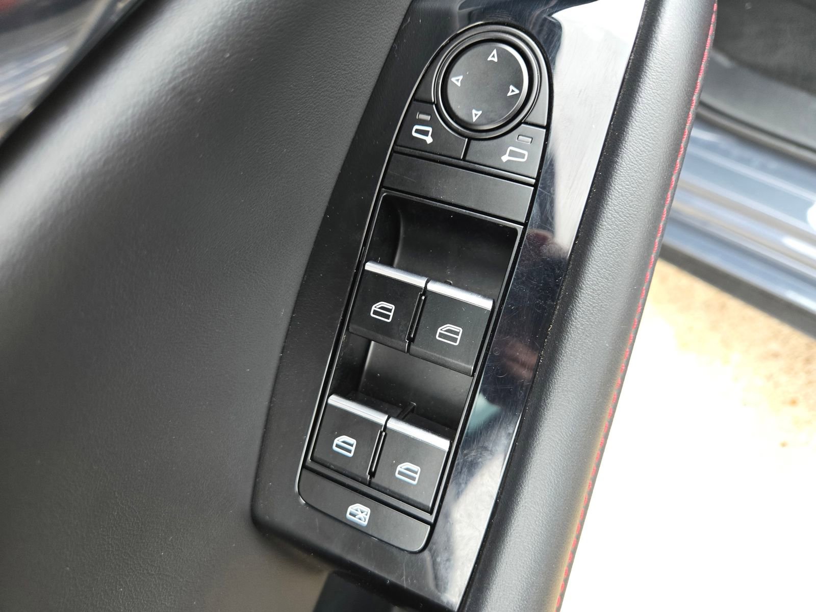 Certified 2025 MAZDA MAZDA3 Carbon image 29