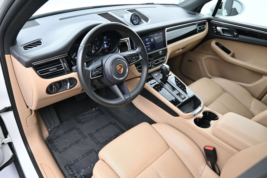 Certified 2022 Porsche Macan AWD/4WD image 4