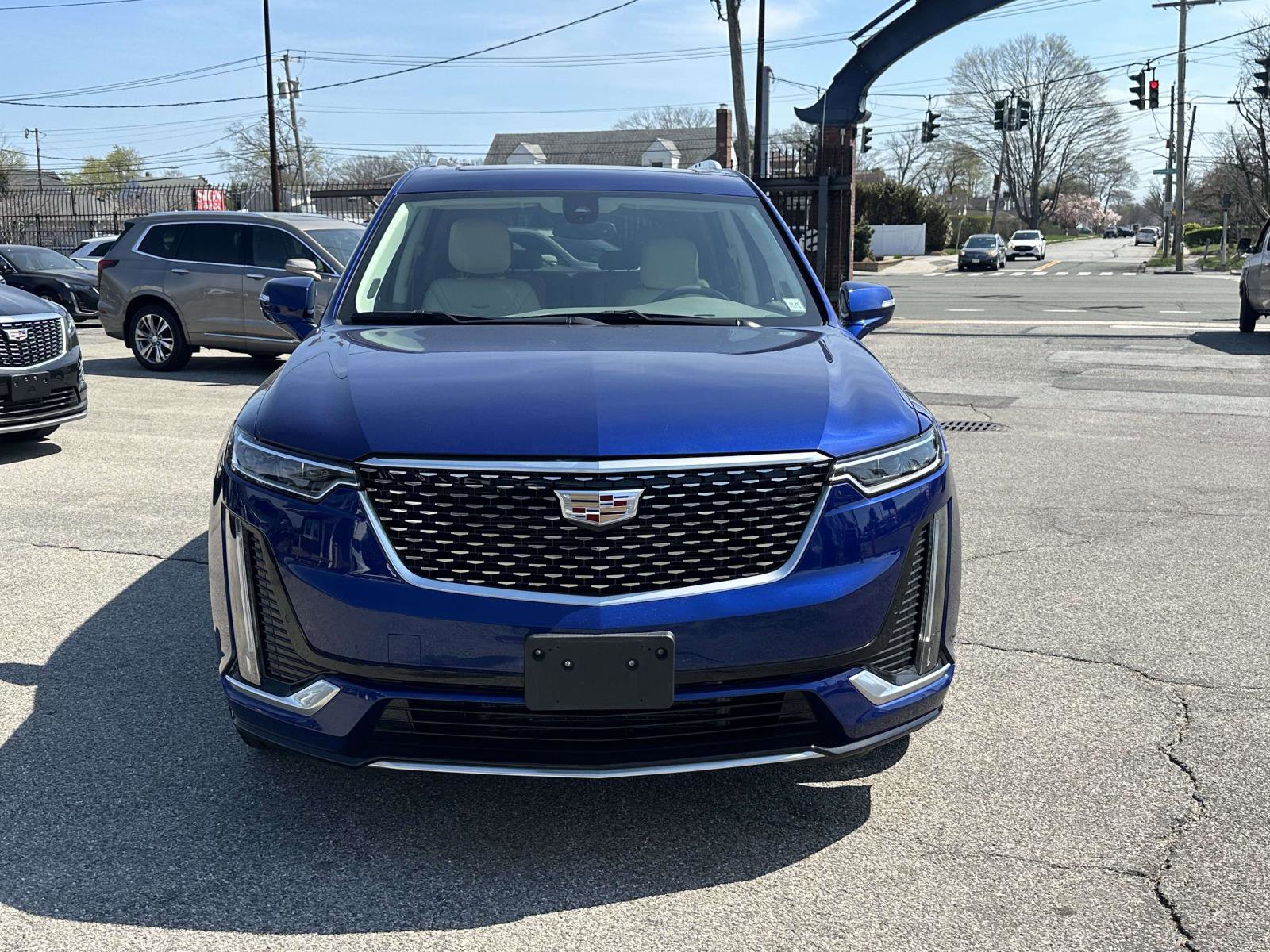 Certified 2023 Cadillac XT6 Premium Luxury image 2