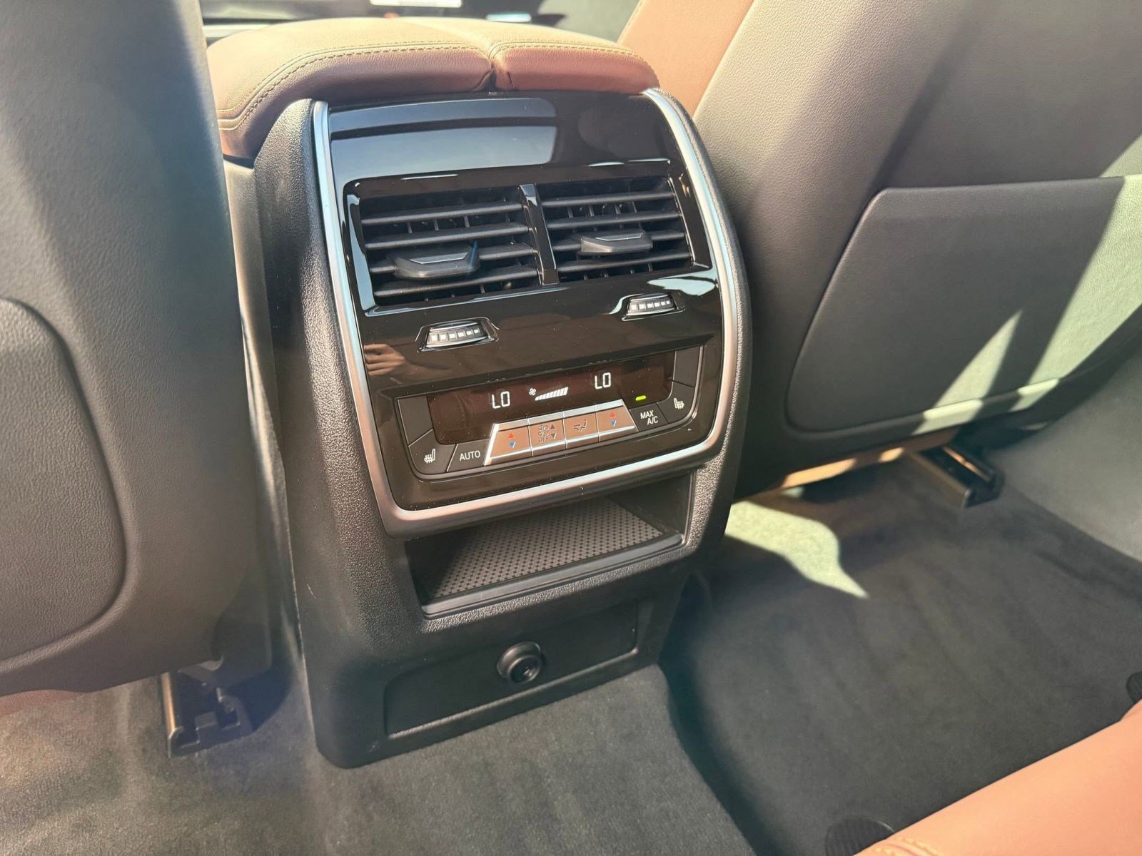 New 2026 BMW X6 xDrive40i w/ Climate Comfort Package image 25