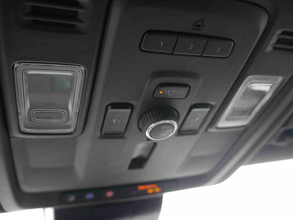 Used 2024 GMC Yukon XL Denali image 35