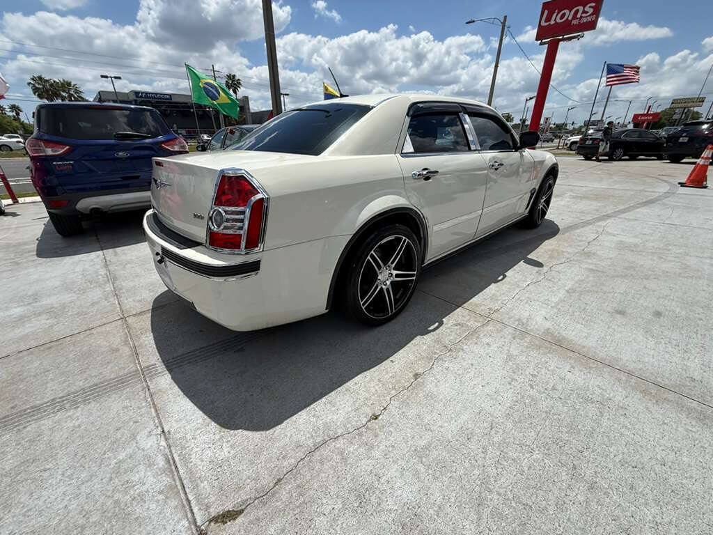 Used 2008 Chrysler 300 LX RWD image 4