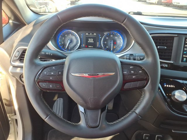Used 2018 Chrysler Pacifica Touring Plus w/ S Appearance Package FWD image 19