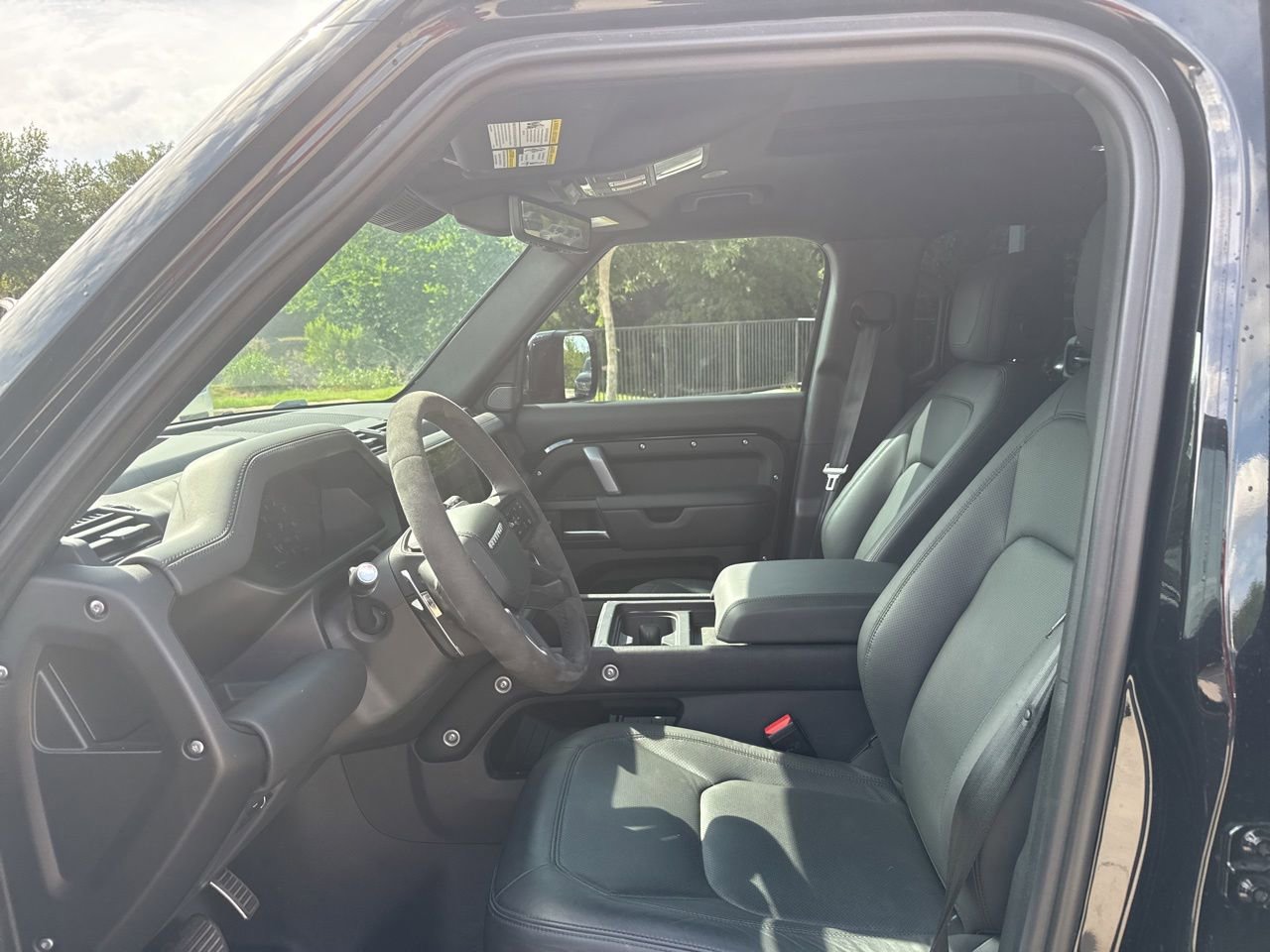 Used 2024 Land Rover Defender 110 V8 AWD/4WD image 19