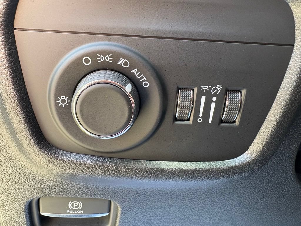 Used 2024 Jeep Grand Cherokee Altitude AWD/4WD image 17