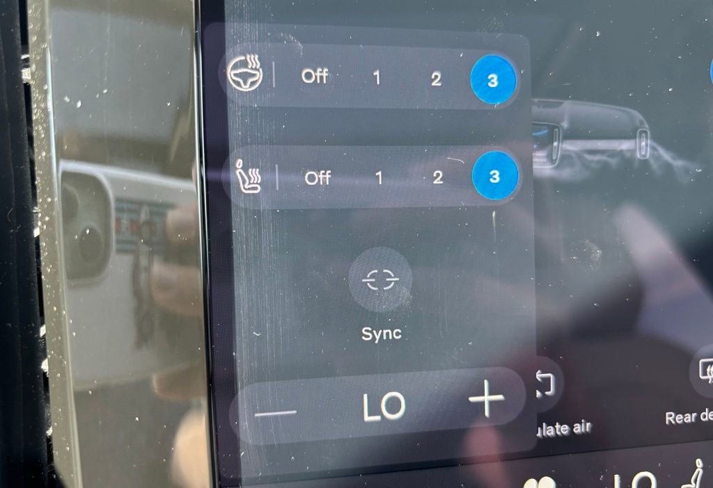 Certified 2023 Volvo XC40 B5 Plus w/ Driver Assist Package image 13