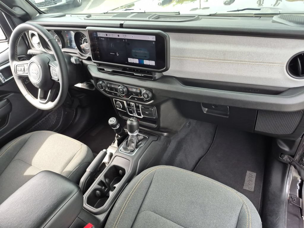 Used 2025 Jeep Wrangler Unlimited Sport AWD/4WD image 32