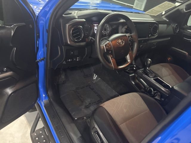 Used 2021 Toyota Tacoma TRD Sport w/ Technology Package image 11