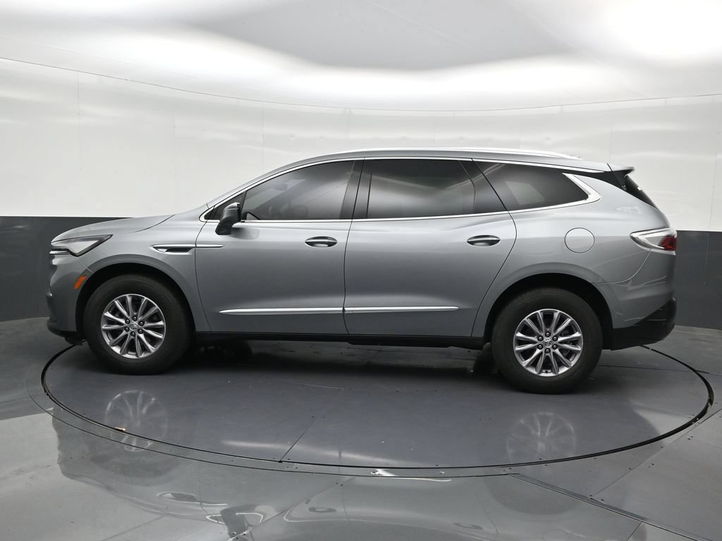 Used 2024 Buick Enclave Essence w/ Technology Package FWD image 2