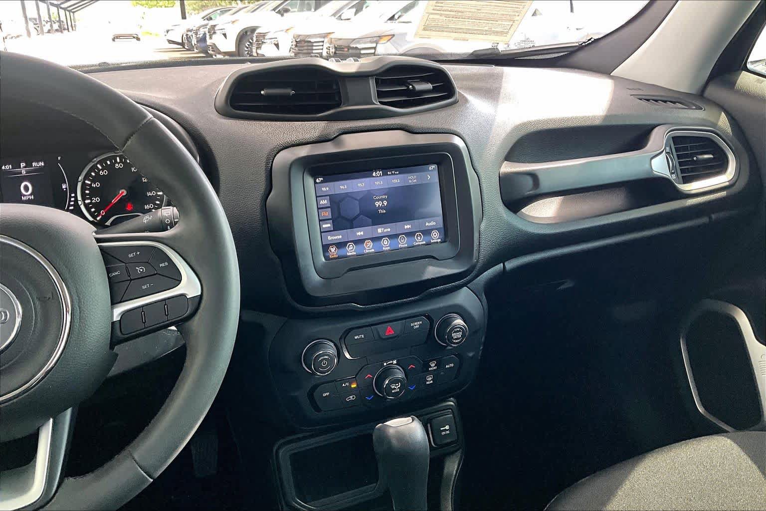 Used 2018 Jeep Renegade Latitude w/ Popular Equipment Group FWD image 7