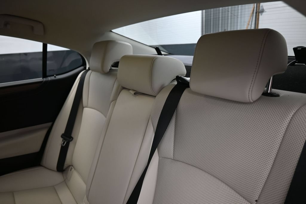 Used 2024 Lexus ES 350 w/ Premium Package FWD image 12