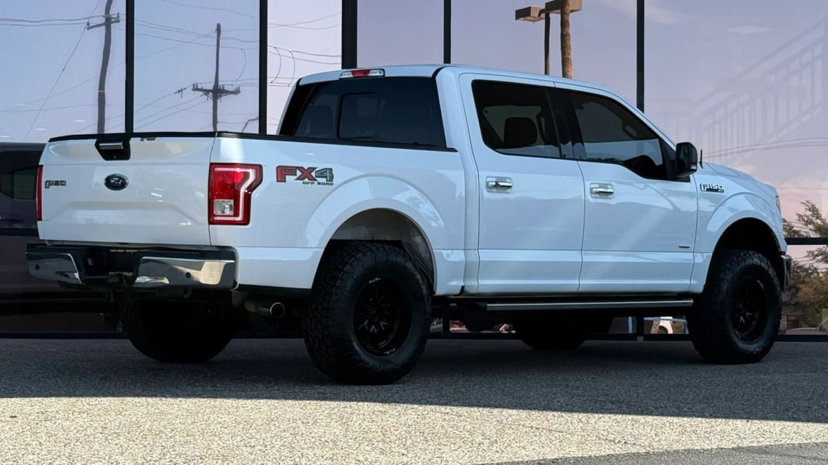 Used 2016 Ford F150 XLT w/ Equipment Group 302A Luxury AWD/4WD image 12