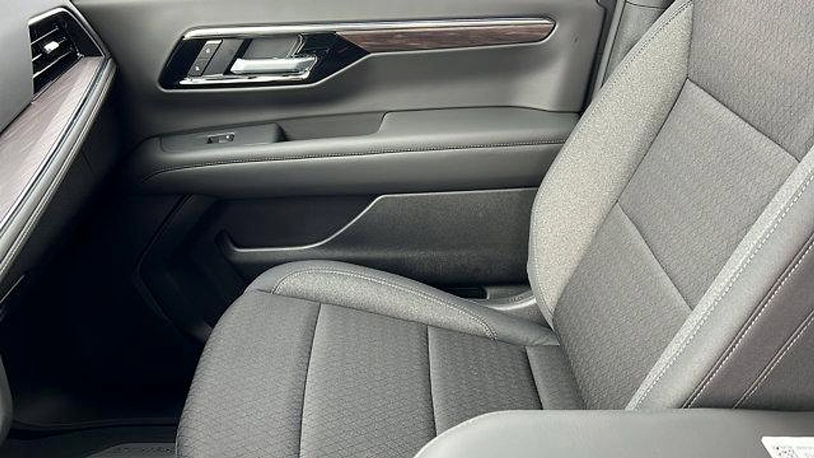 New 2026 Chevrolet Tahoe LS image 21