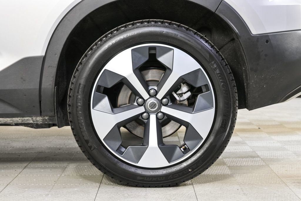 Certified 2025 Volvo XC40 B5 Plus image 39