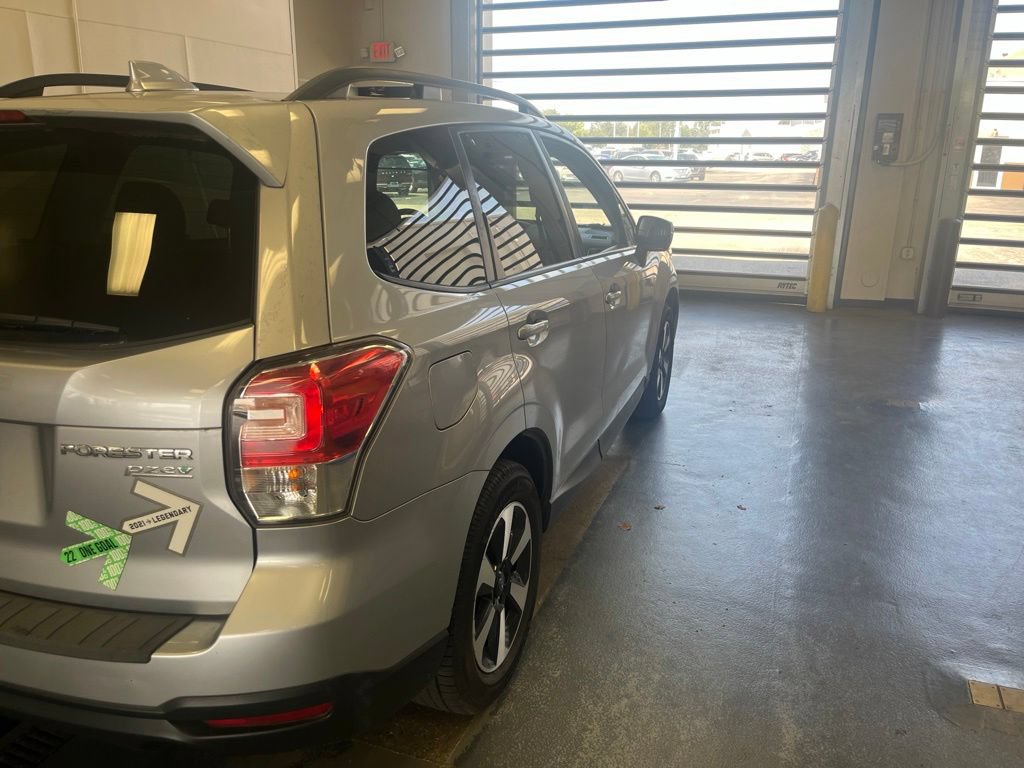 Used 2017 Subaru Forester 2.5i Premium w/ Popular Package #2A AWD/4WD image 10