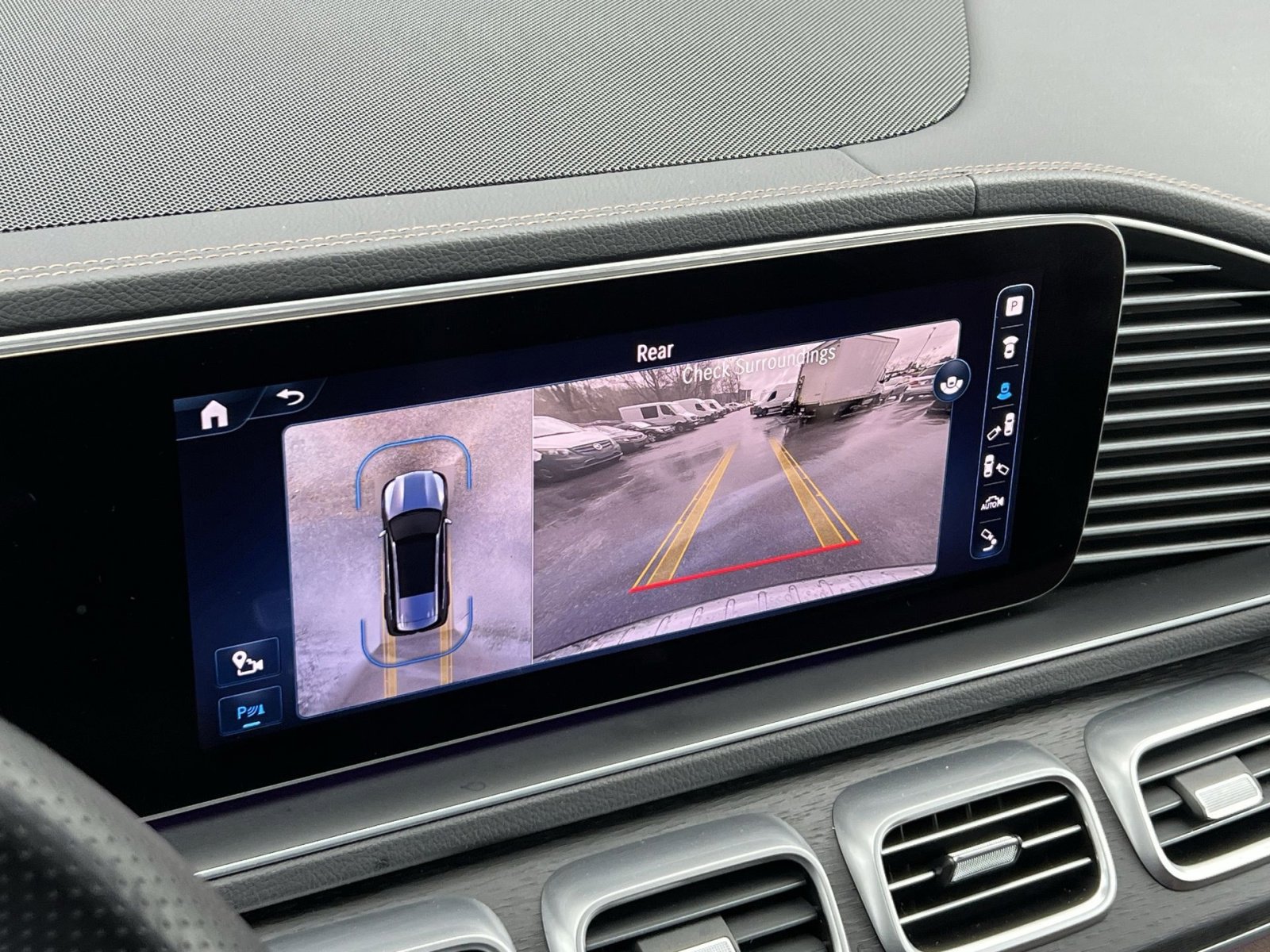 Used 2024 Mercedes-Benz GLS 450 4MATIC image 17