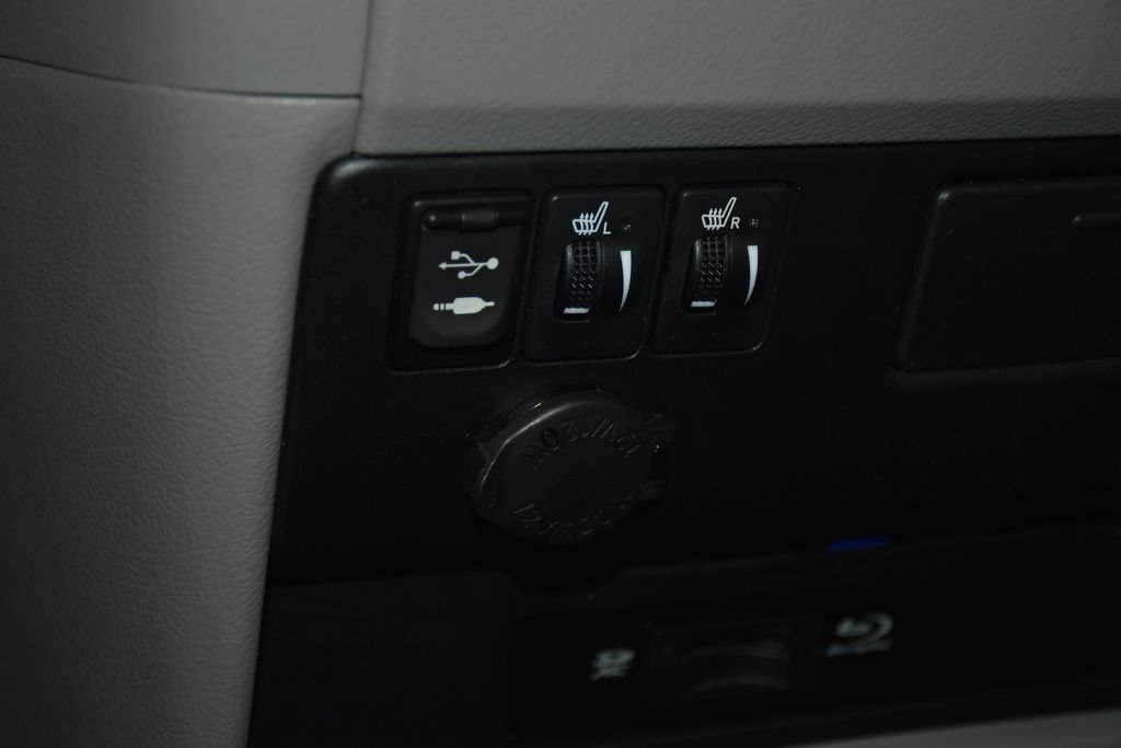 Used 2015 Toyota Sienna XLE Premium FWD image 20