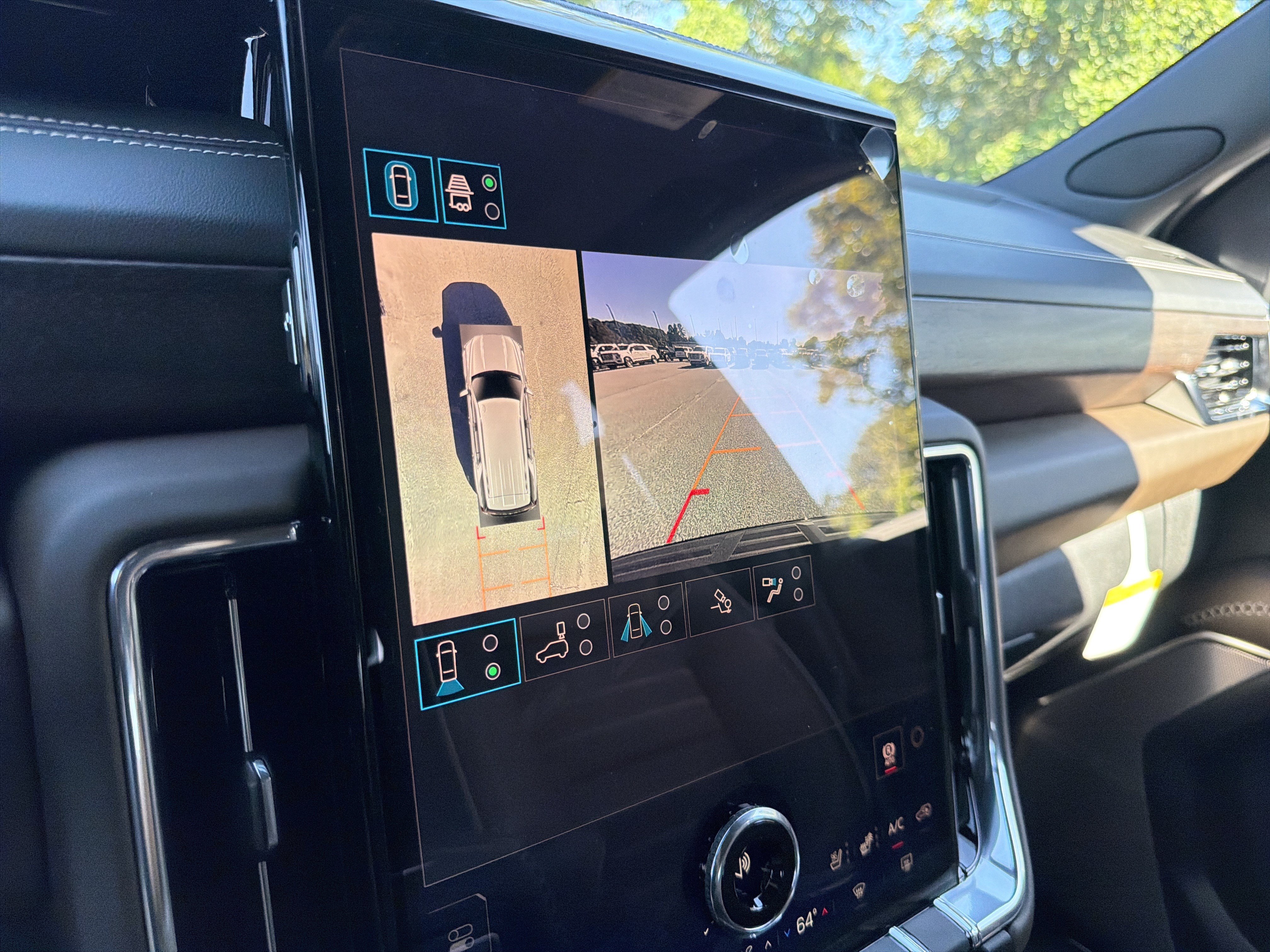New 2026 GMC Yukon Denali Ultimate w/ LPO, Floor Liner Package AWD/4WD image 27