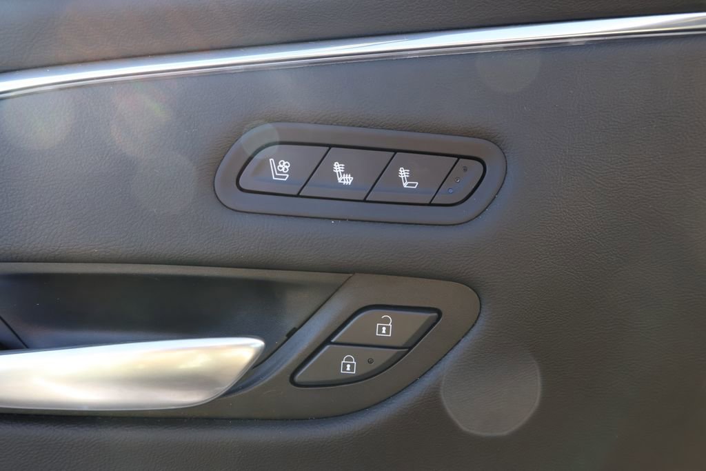 Used 2023 Cadillac Escalade Premium Luxury w/ Performance Package image 18