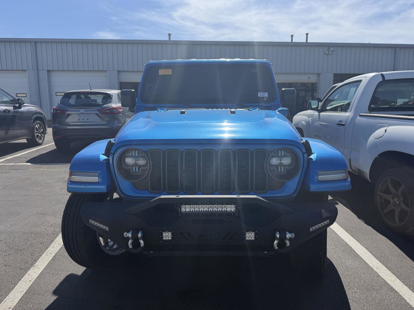 Used 2024 Jeep Wrangler Unlimited w/ Convenience Group AWD/4WD image 2