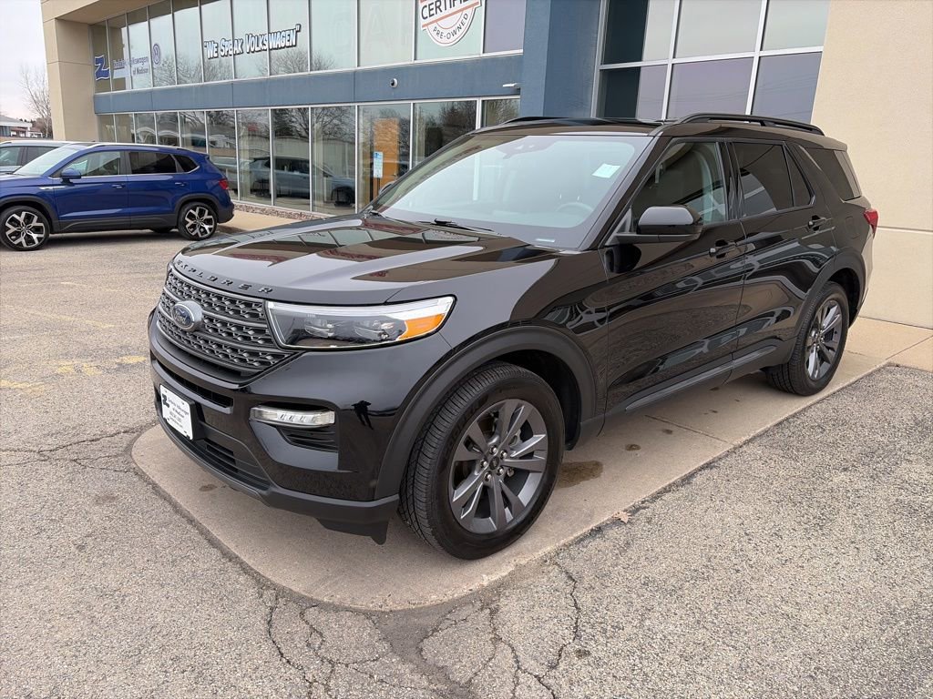 Used 2023 Ford Explorer XLT w/ Equipment Group 202A image 4
