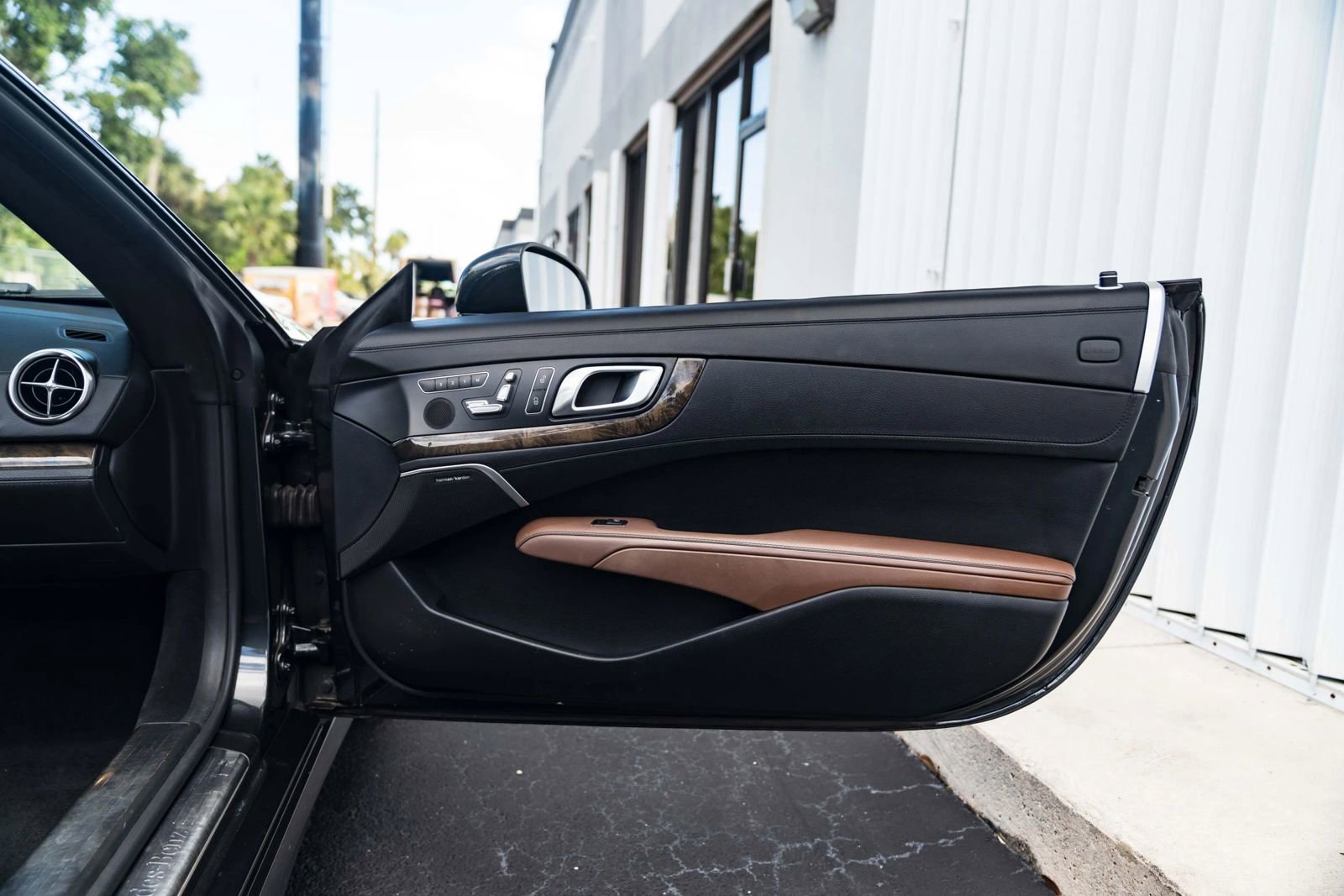 Used 2015 Mercedes-Benz SL 550 image 18