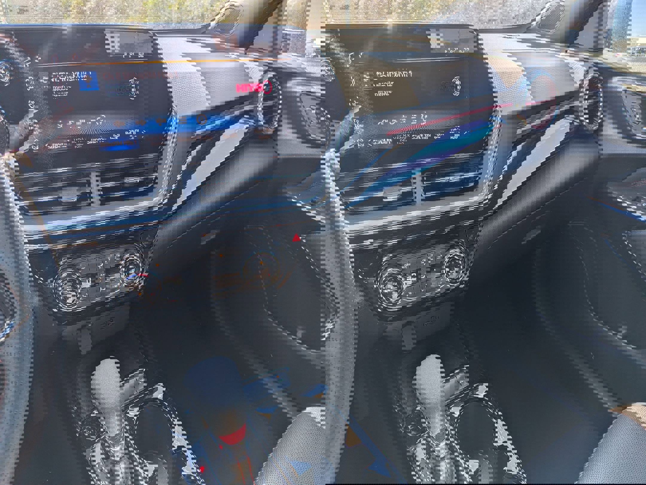 Used 2024 Chevrolet Trax RS w/ Sunroof Package image 21