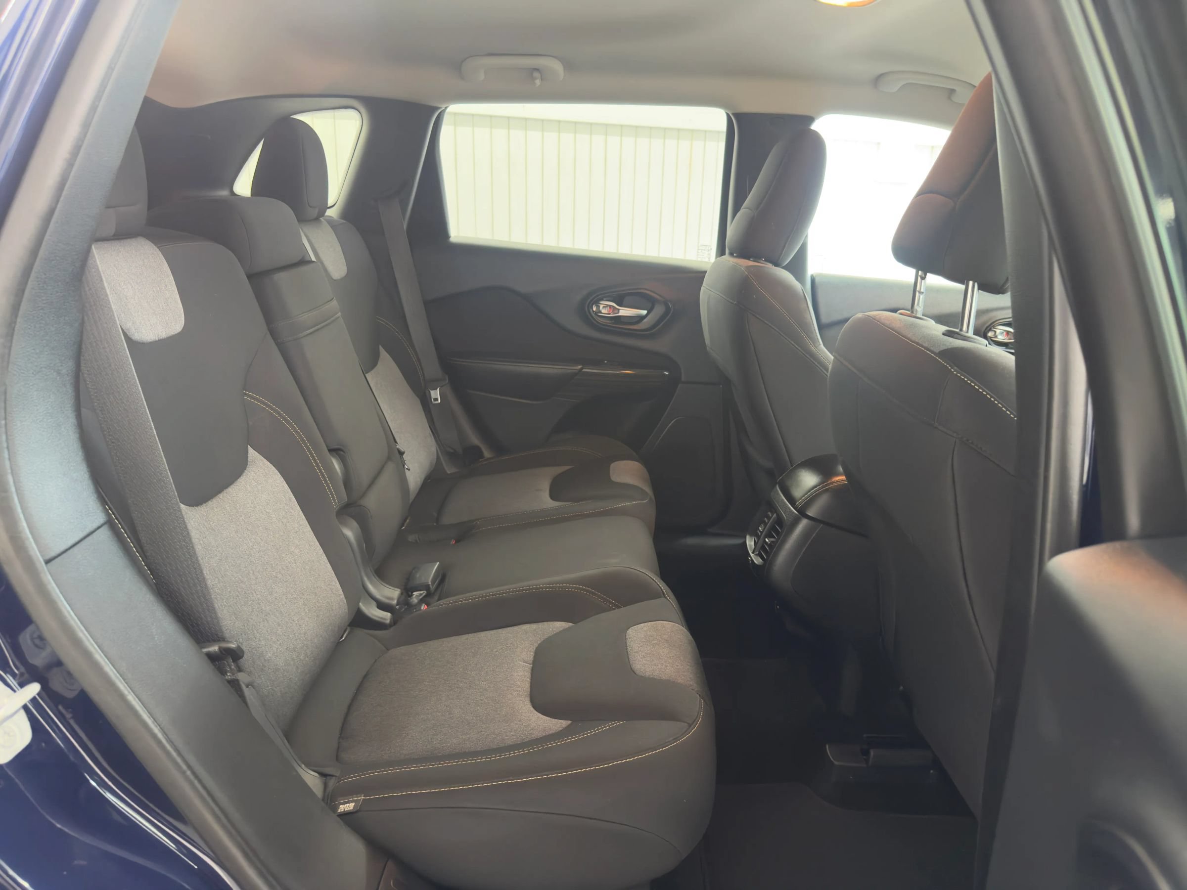 Used 2014 Jeep Cherokee Latitude w/ Trailer Tow Group FWD image 11