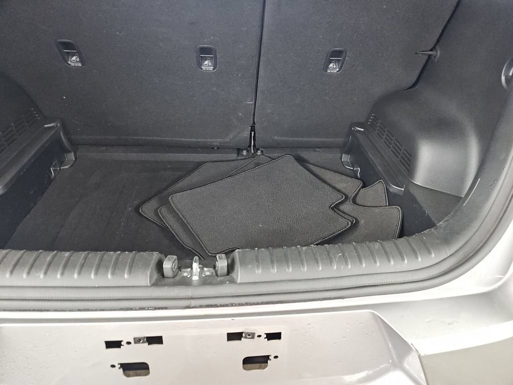 Used 2025 Kia Soul LX w/ LX Technology Package FWD image 11