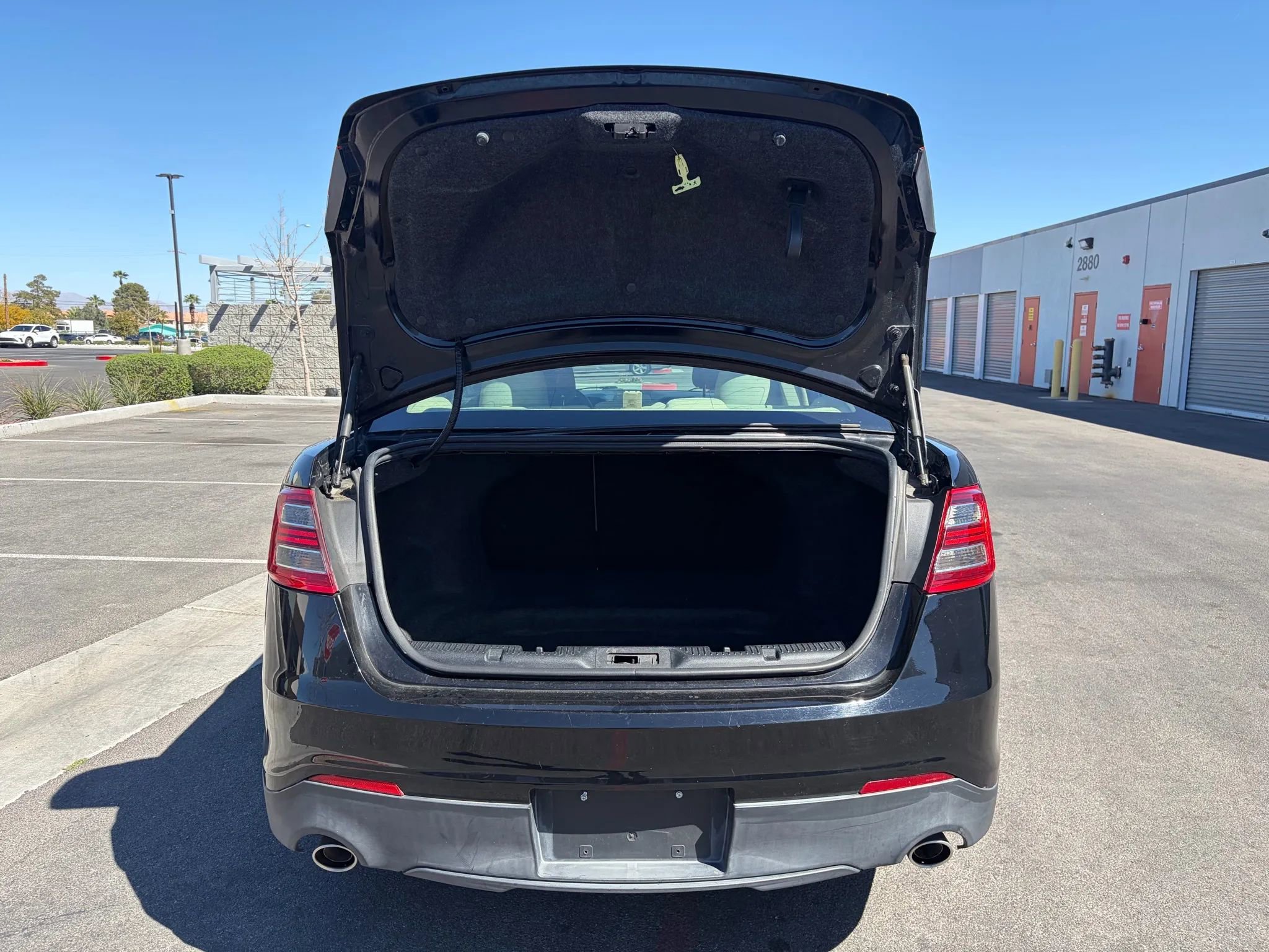 Used 2017 Ford Taurus SE image 9