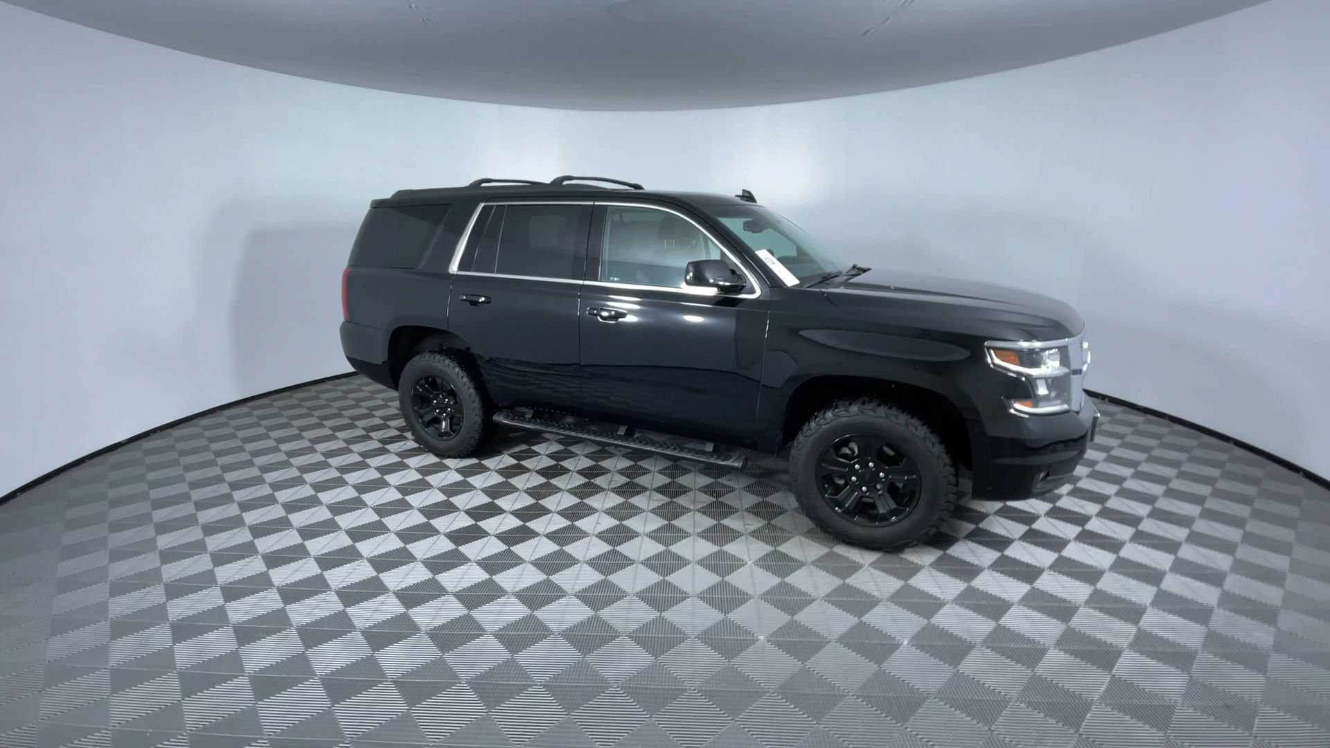 Used 2018 Chevrolet Tahoe LT AWD/4WD image 2