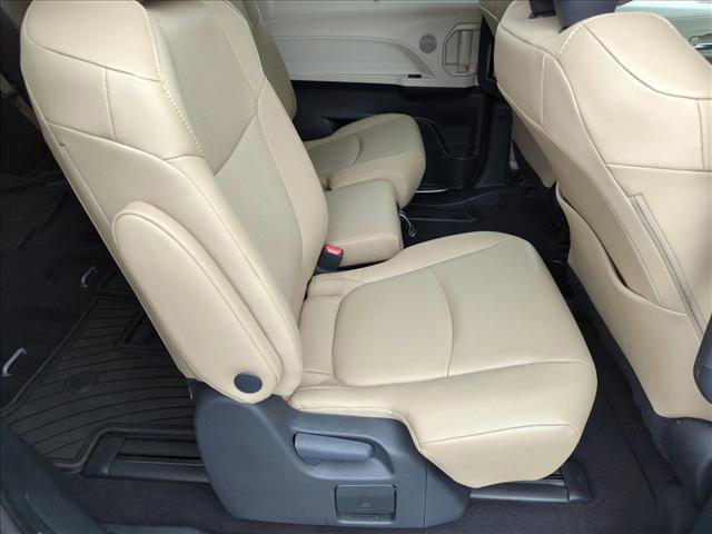 Used 2023 Toyota Sienna XLE image 19