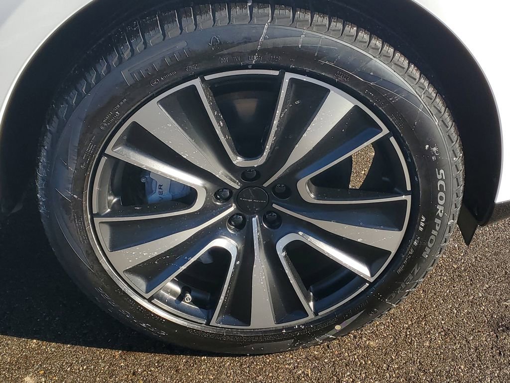 New 2026 Land Rover Range Rover SE image 5