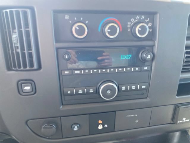 Used 2018 Chevrolet Express 3500 Extended RWD image 17