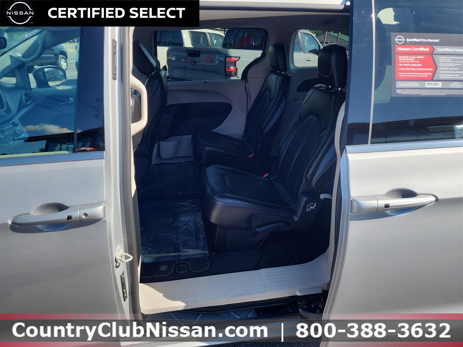 Used 2024 Chrysler Pacifica Touring-L image 23