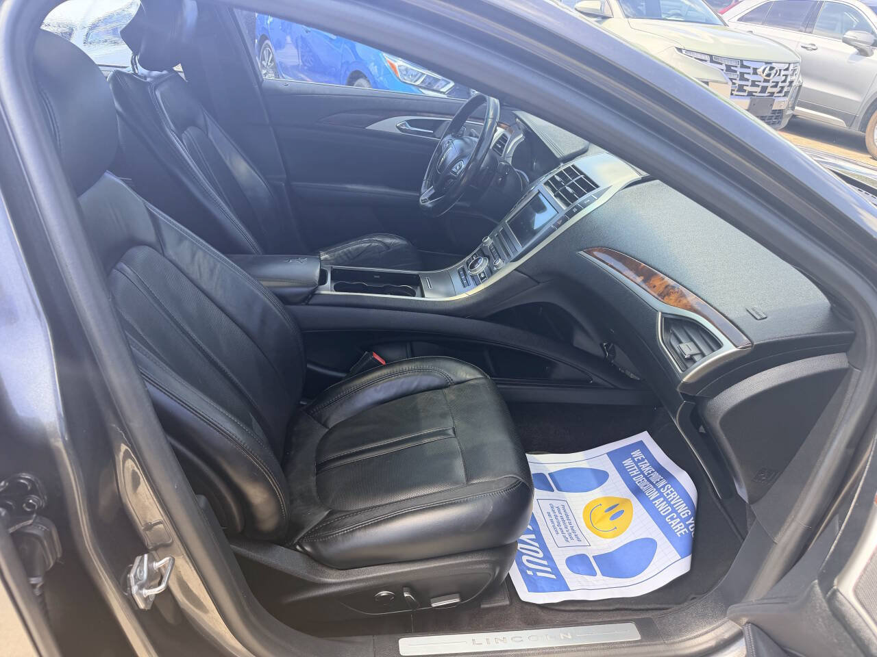 Used 2017 Lincoln MKZ Reserve FWD image 18