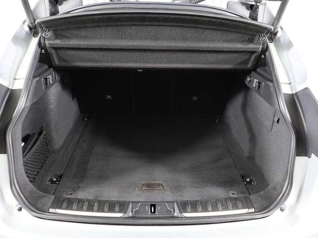 Used 2020 Jaguar F-PACE SVR image 22