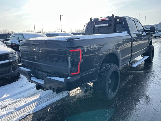 Used 2022 Ford F350 Lariat w/ Black Appearance Package image 4