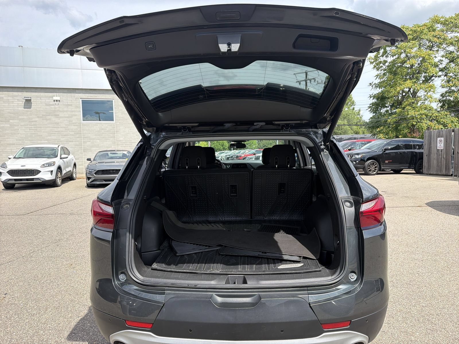 Used 2019 Chevrolet Blazer LT FWD image 35