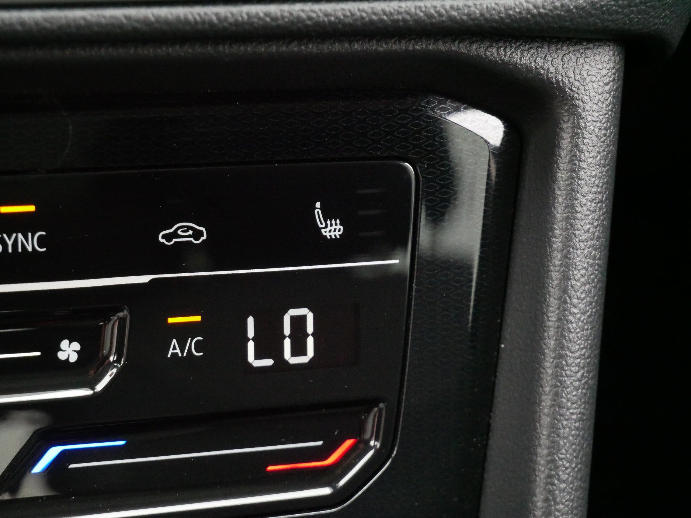 Certified 2025 Volkswagen Taos SE AWD/4WD image 29