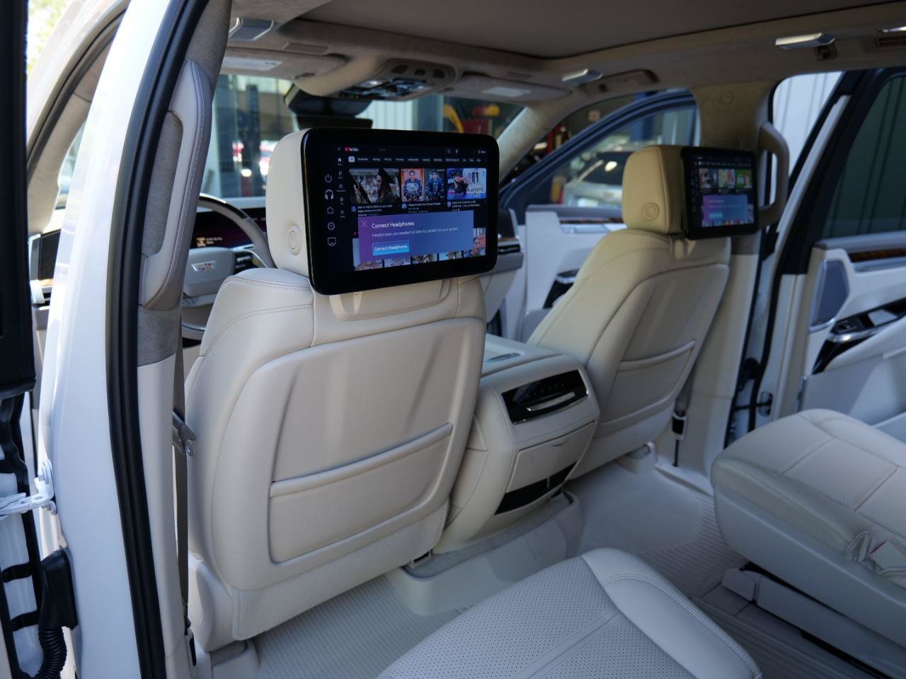 Used 2025 Cadillac Escalade Sport Platinum w/ LPO, Floor Liner Package AWD/4WD image 52