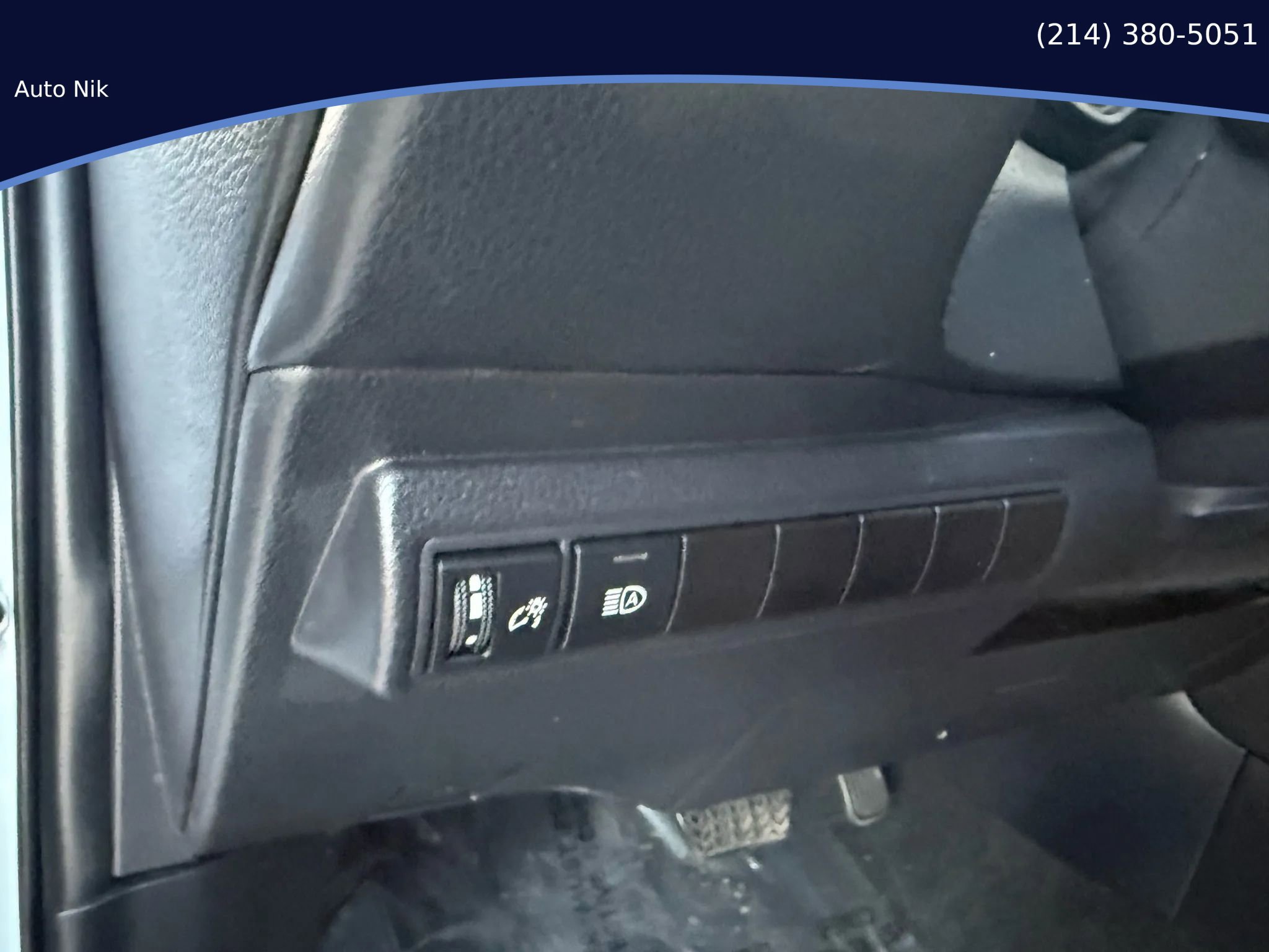 Used 2025 Toyota Corolla LE image 28