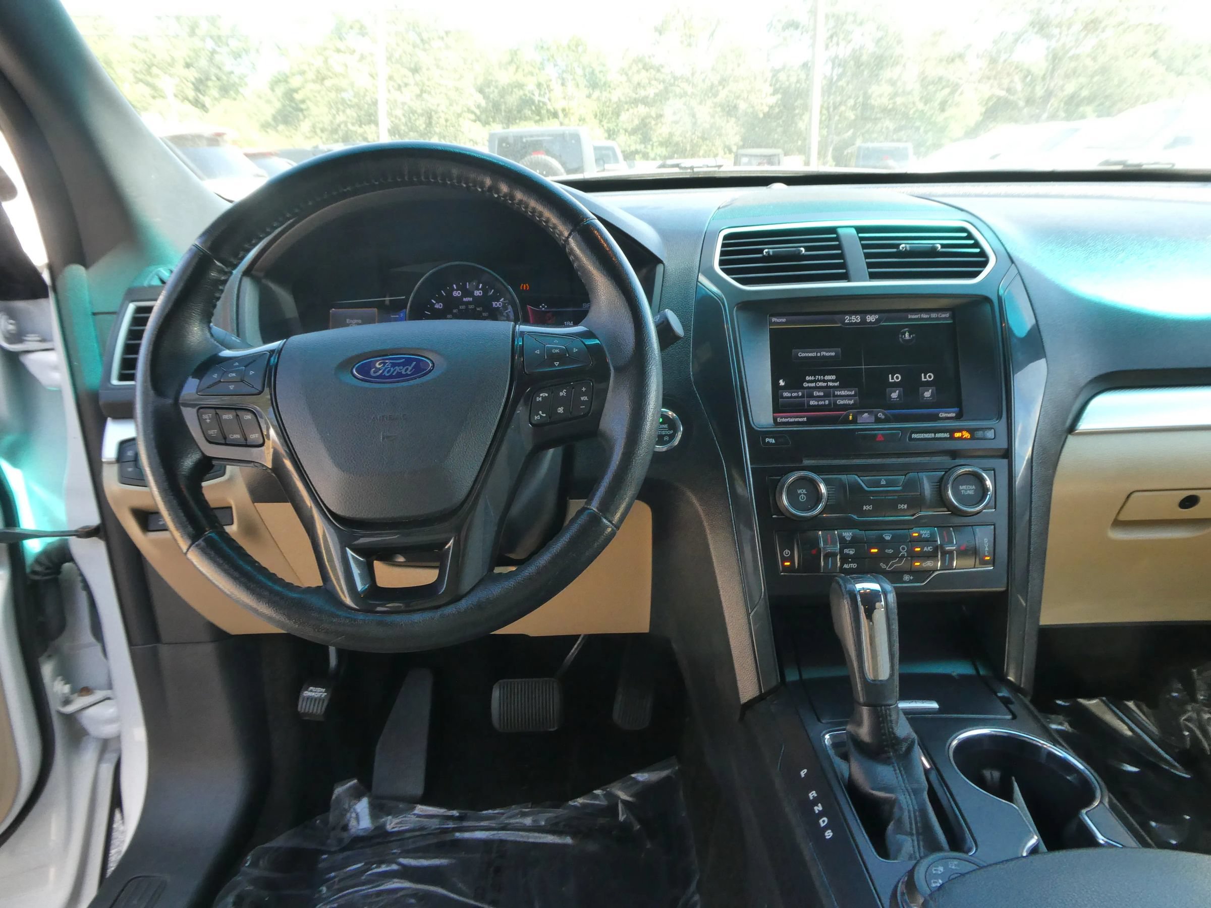 Used 2016 Ford Explorer XLT w/ Equipment Group 202A AWD/4WD image 13