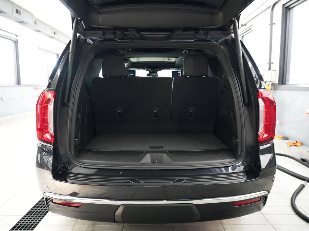 Used 2023 GMC Yukon SLT w/ SLT Premium Package AWD/4WD image 43
