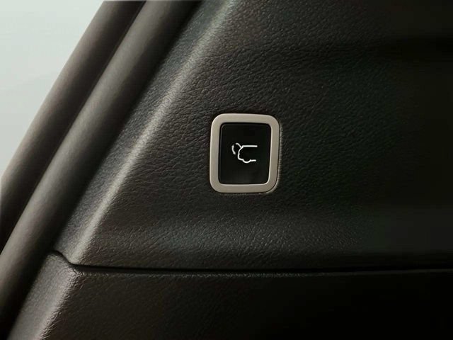 Used 2025 Chrysler Pacifica Select FWD image 9
