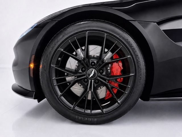 Used 2021 Aston Martin V8 Vantage Roadster RWD image 15