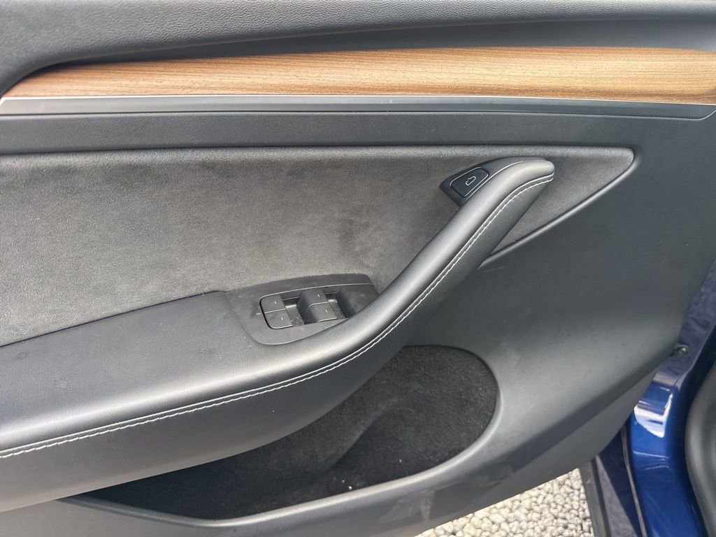 Used 2022 Tesla Model Y Long Range image 11