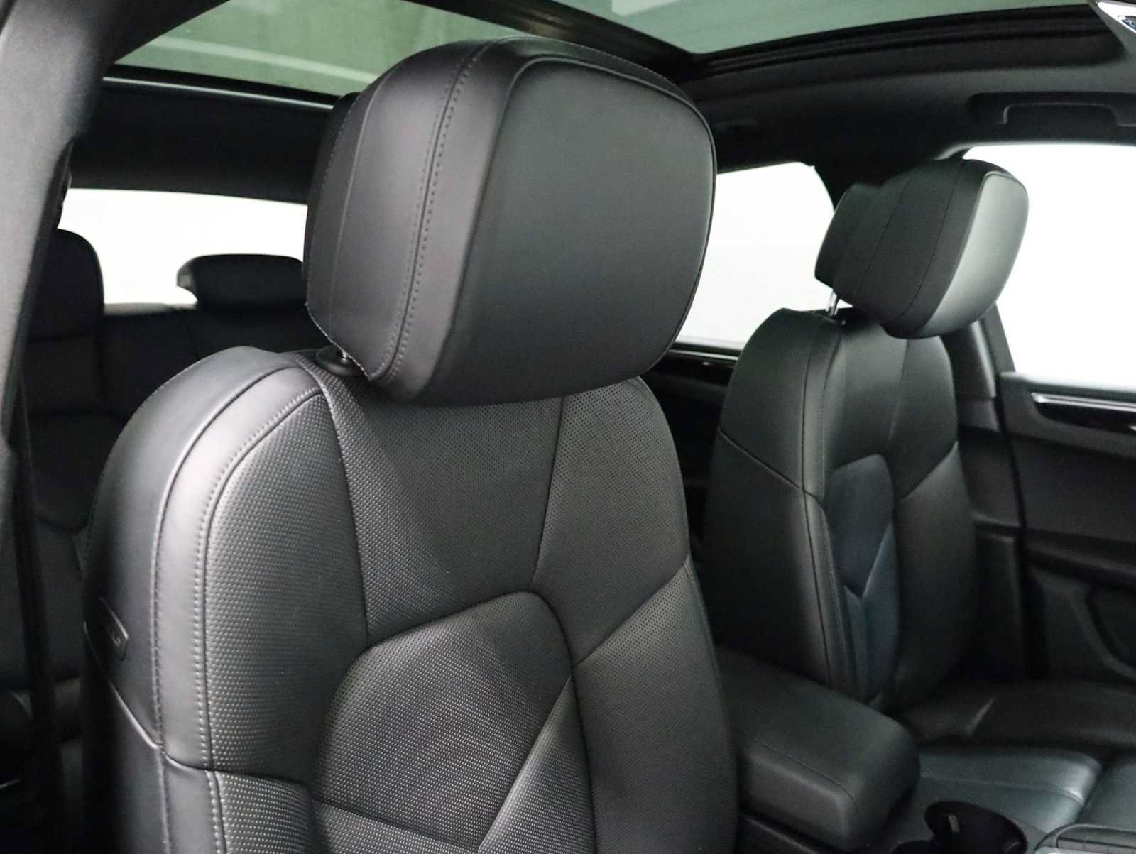 Used 2018 Porsche Macan AWD/4WD image 22