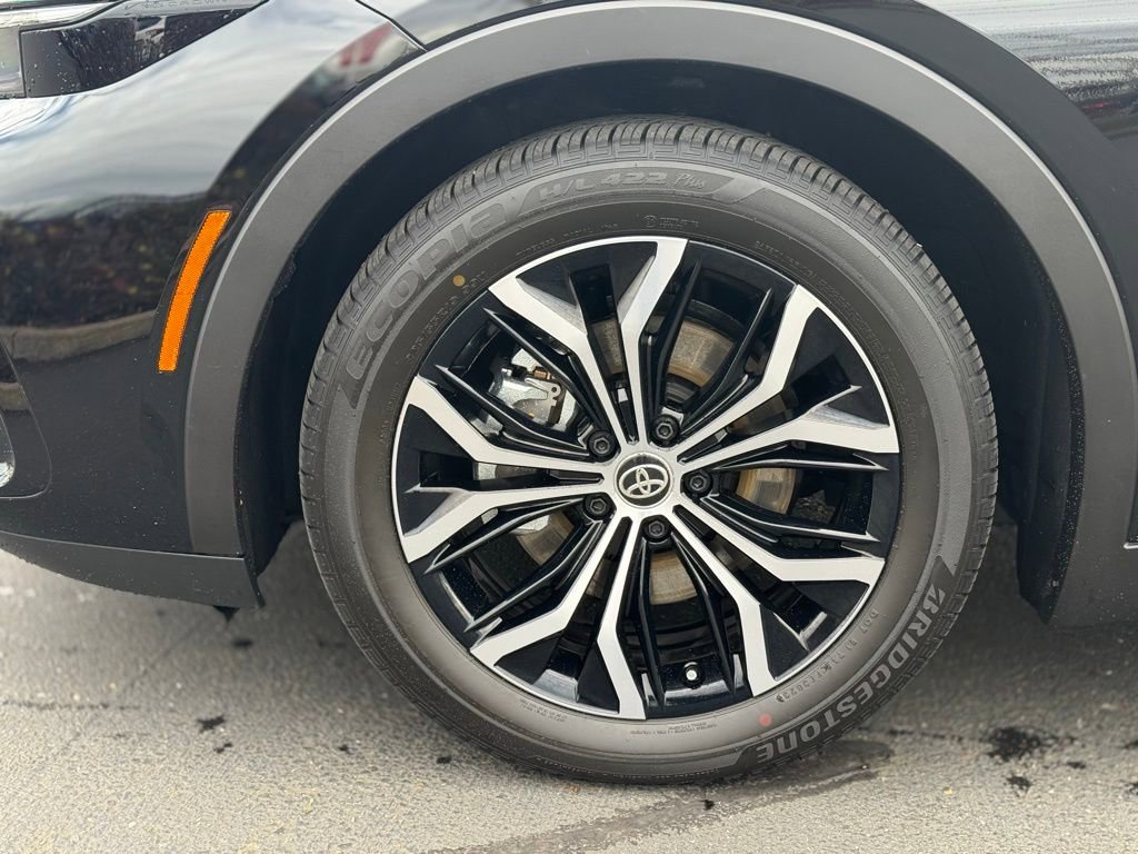 Certified 2023 Toyota Crown XLE image 9