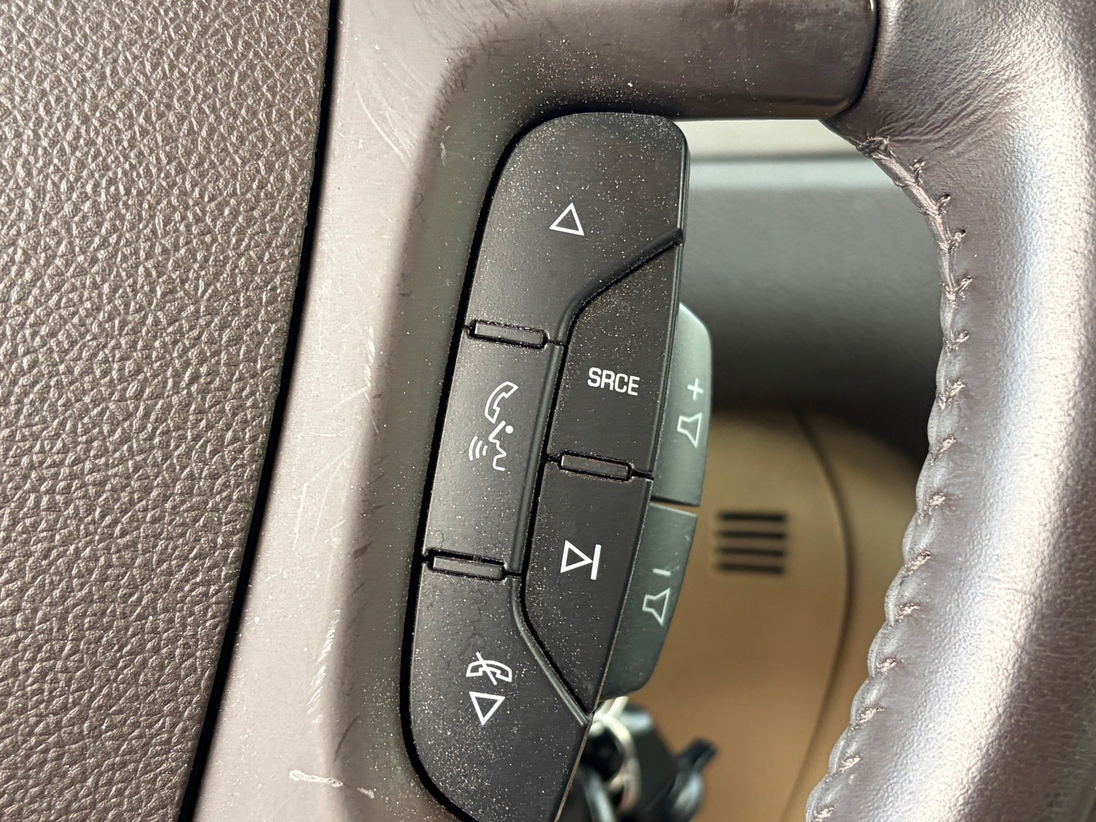 Used 2011 Buick Enclave CXL FWD image 23